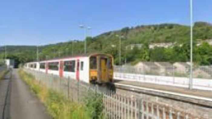 Trains hit for second day after heat damages track