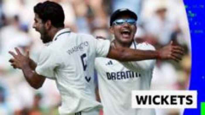 Root & Smith fall to Sundar as game swings in India's favour