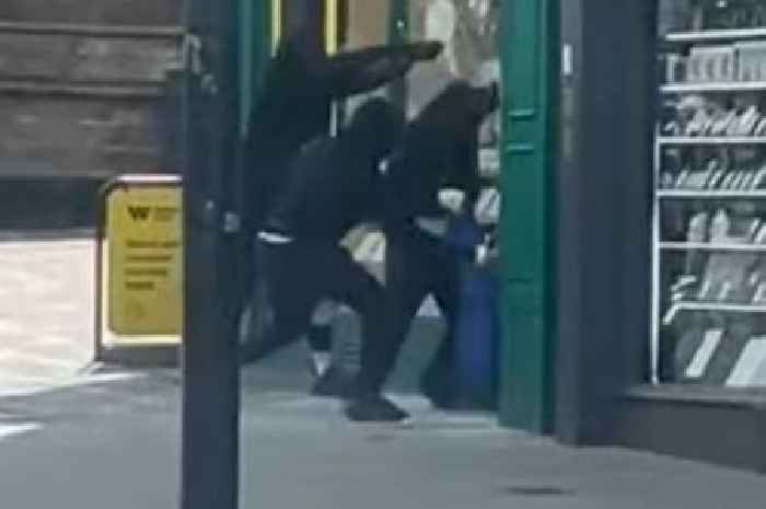 Shocking footage shows Derby city centre shop targeted in broad daylight robbery