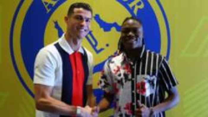 The striker with an 'icon' for a team-mate