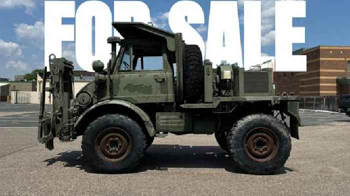 This Mercedes Unimog Is an Ex-Army Truck Offered at No Reserve