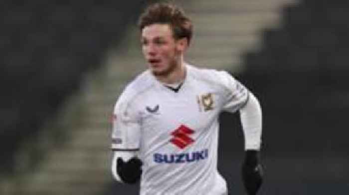 Crewe sign Aston Villa midfielder O'Reilly on loan