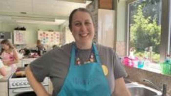School in Jamie Oliver world-record cookery class