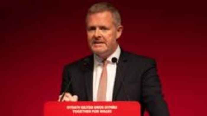 Darparu gwasanaethau cymorth i farw yn Gymraeg am fod yn 'heriol'