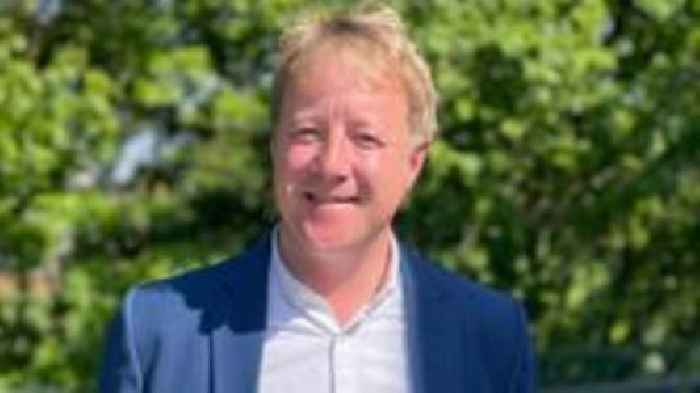 Key bus routes can stay by cutting others - mayor