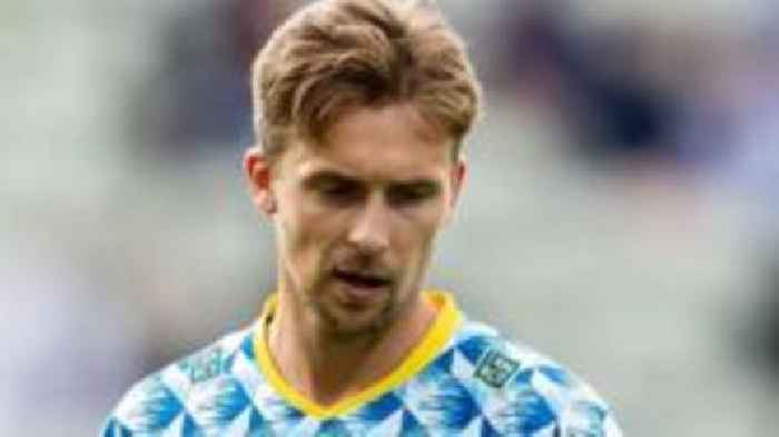 Gloucestershire re-sign seamer Miles from Bears