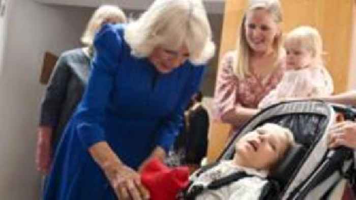 Queen praises children's hospices on Devon visit