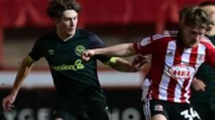 Bromley re-sign midfielder Krauhaus from Brentford