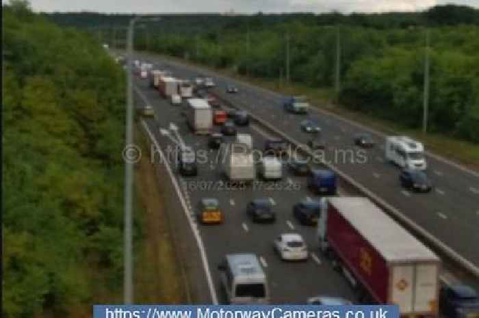 Traffic stopped on M25 after crash - live traffic updates