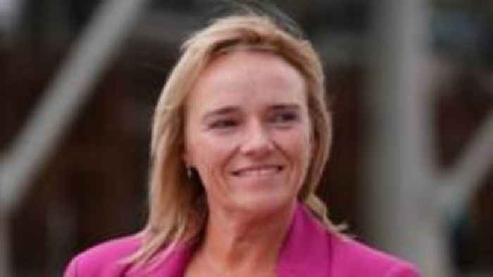 Tribunal over nurse's changing room row with trans doctor to resume