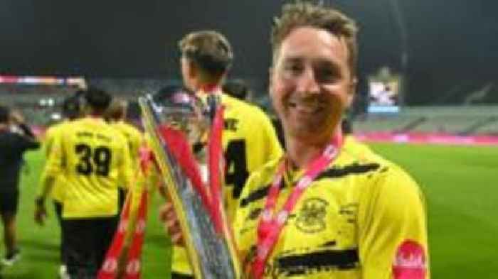 Gloucestershire spinner Smith announces retirement