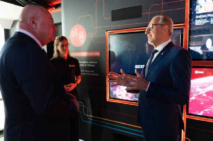 Federal Chancellor of Austria welcomed to ESA Headquarters