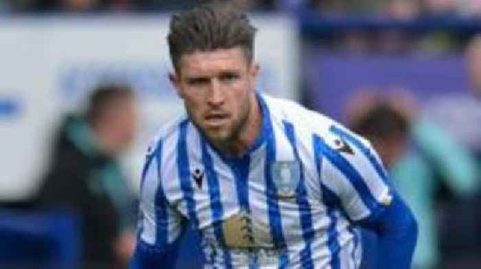 Wrexham to hold talks with ex-Owl Windass