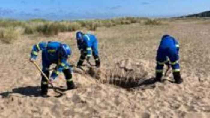 Don't leave holes in beach, warns coastguard