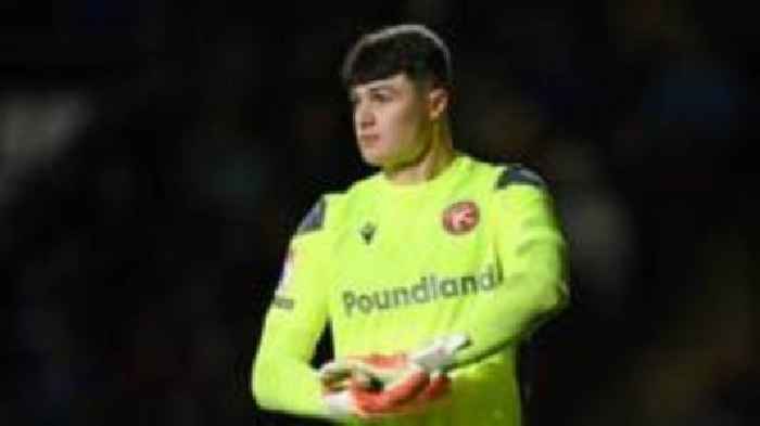 Stoke goalkeeper Simkin joins Orient on loan