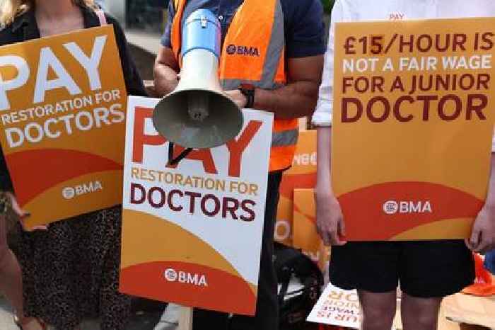 Doctors strike: Streeting floats student loan write-off in BMA meeting