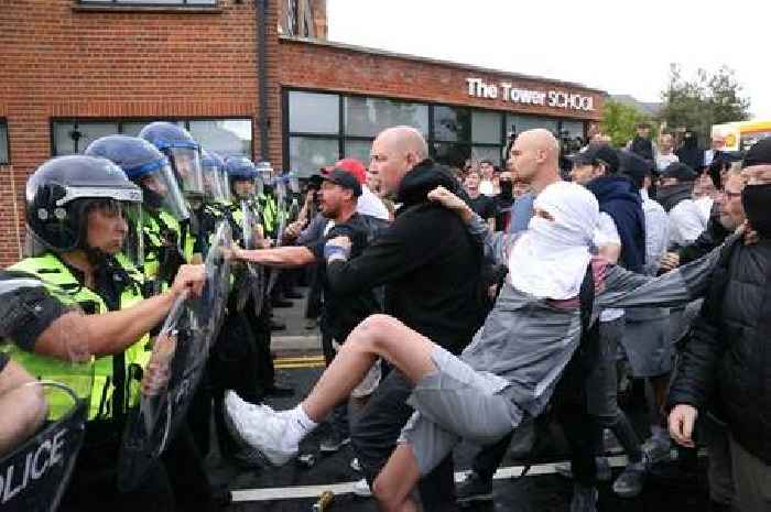 Metropolitan Police van hit protestor while trying to leave Epping protest near asylum seeker hotel