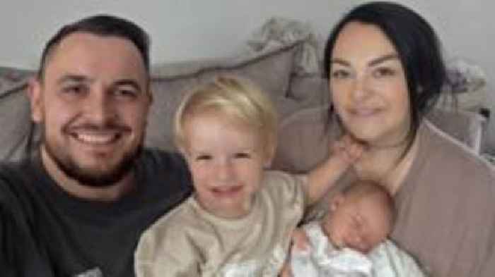 Fan misses Oasis after going into labour at gig