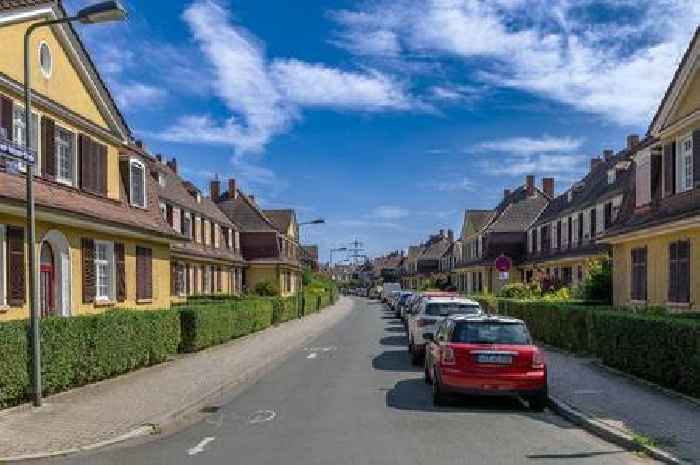 'Entitled' neighbour gets revenge on drivers parking in public street – and people aren't happy