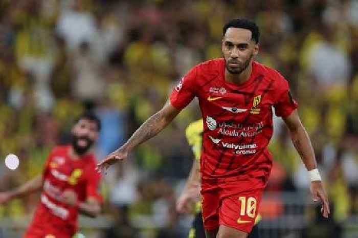 Former Arsenal star set for unexpected reunion as contract 'agreement' reached