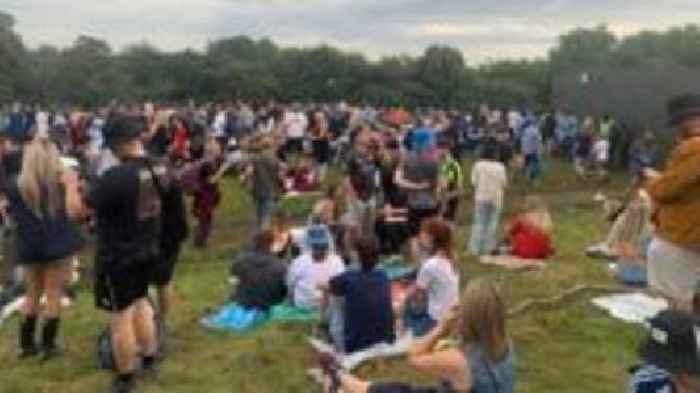 Oasis dedicate song to 'Gallagher Hill' crowds