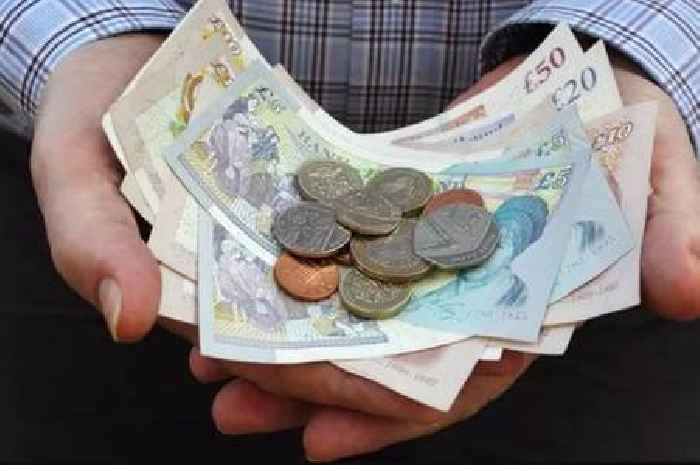 DWP handing UK households who obey 35-hour rule free £333 a week