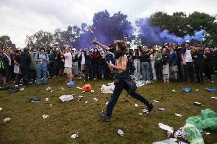 Oasis fans 'clash' at 'Gallagher Hill' in Heaton Park as bottles and chairs thrown