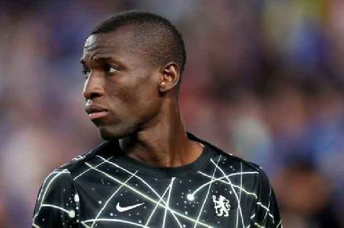 Manchester United 'hold talks' with Chelsea star over shock transfer as £100m stance clear