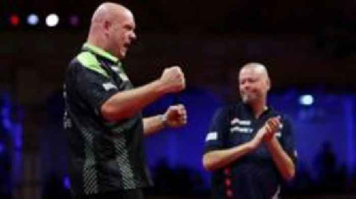 Van Gerwen edges Van Barneveld at World Matchplay