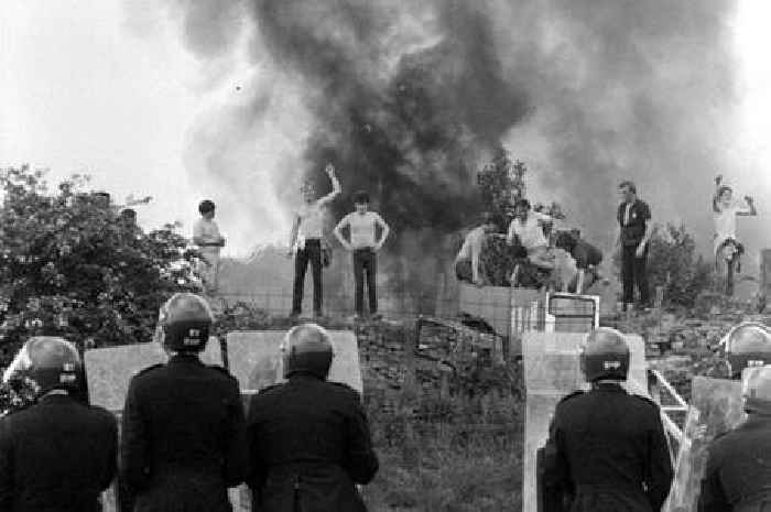 Government to launch public inquiry into 1984 Orgreave clashes during miners' strike
