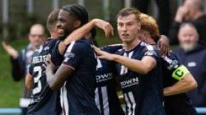 Dundee win & Motherwell through - Premier Sports Cup round-up