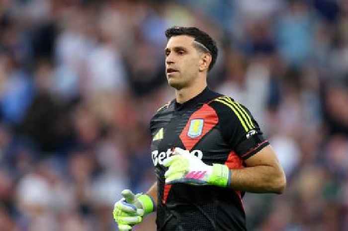 Man Utd make astonishing transfer offer for Emi Martinez as Aston Villa respond