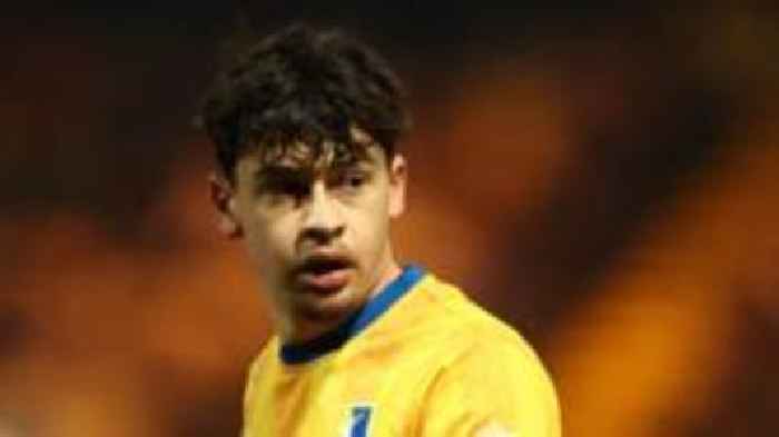 Barnsley sign Brighton winger Vickers on loan