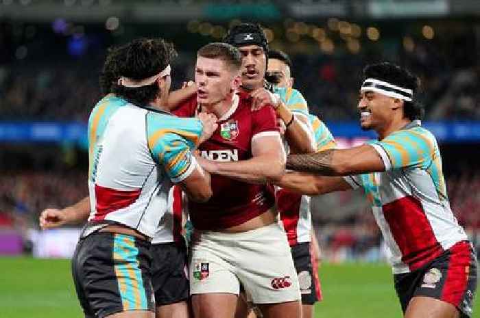 Sam Warburton makes Owen Farrell feelings clear after Lions incident minutes into match