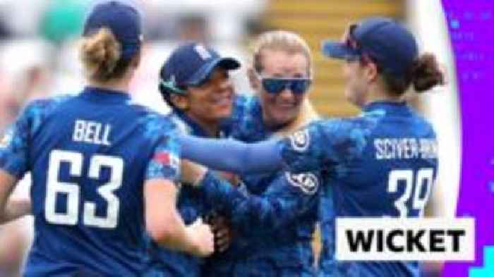 England take 'huge' Mandhana wicket with brilliant Dunkley catch