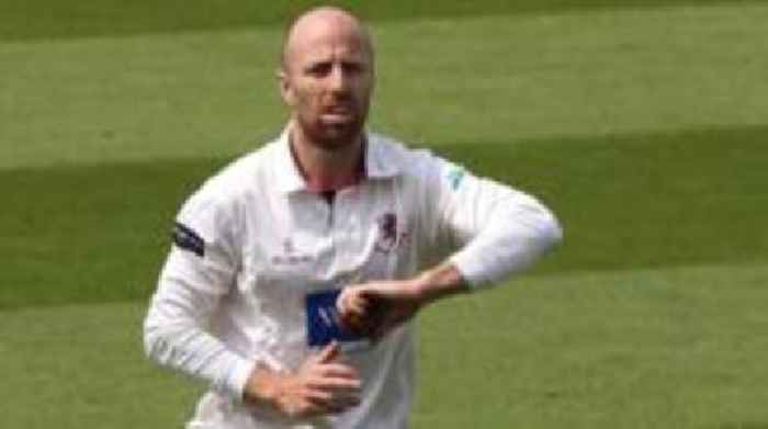 Leach helps Somerset to rapid victory over Durham
