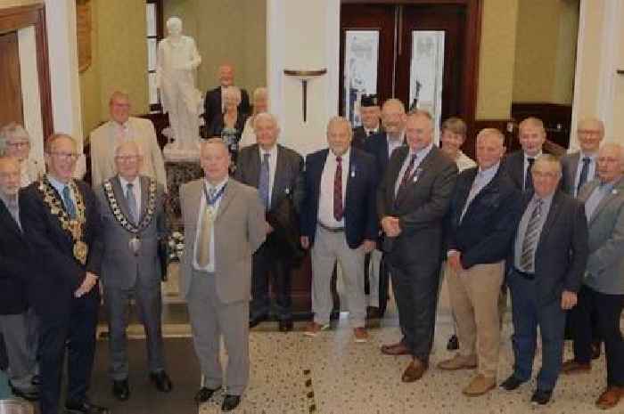 Hamilton Burns Club marks Bard's anniversary with ceremony at historic statue