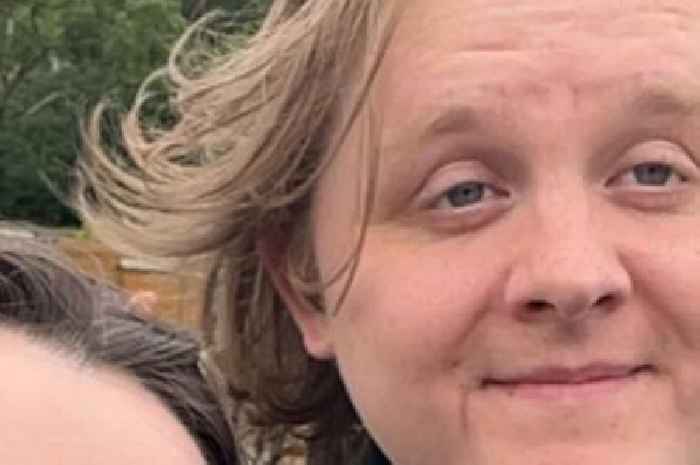 Lewis Capaldi beams on Ireland trip alongside celeb pals as they take boat ride