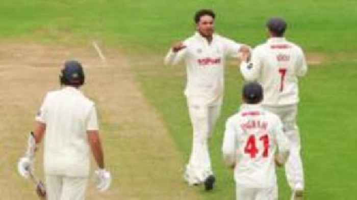 Kent give themselves a chance in tense battle with Glamorgan