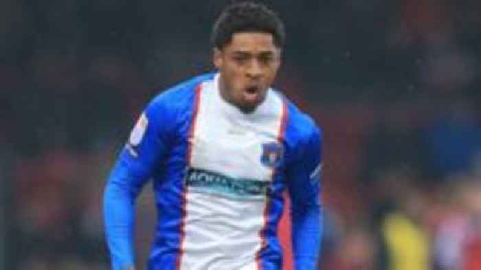 Winger Harris signs for Salford