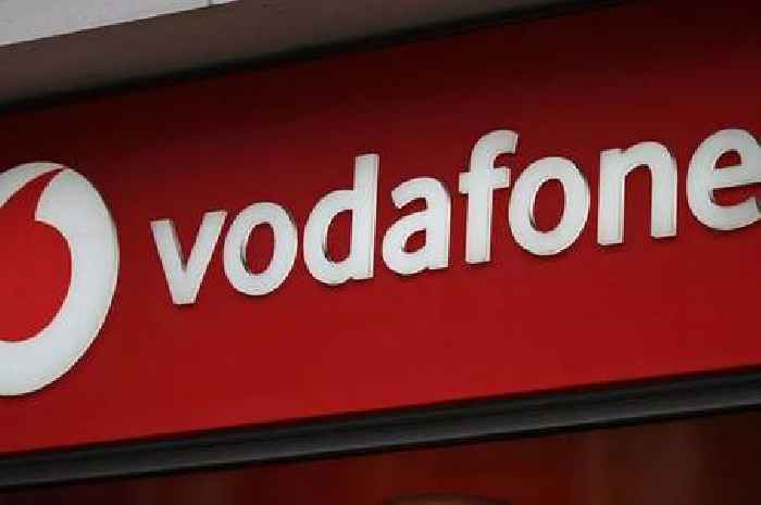 Vodafone, BT and EE down as thousands unable to make or receive phone calls