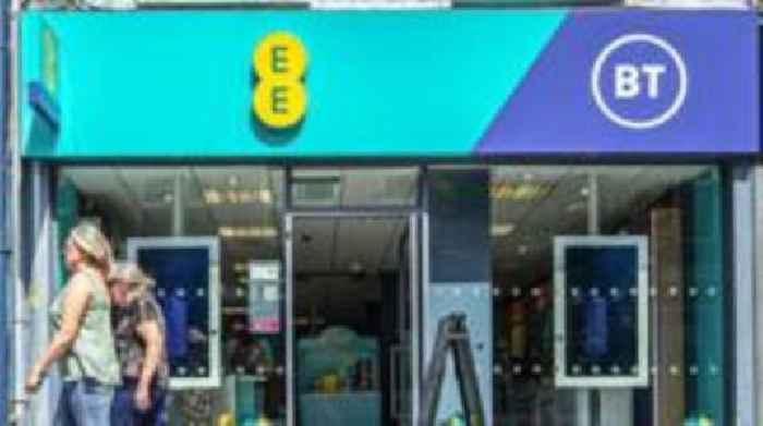 Thousands unable to make calls as EE and BT networks down