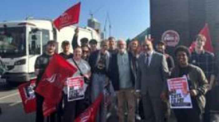 Corbyn joins 'megapicket' supporting bin strikes