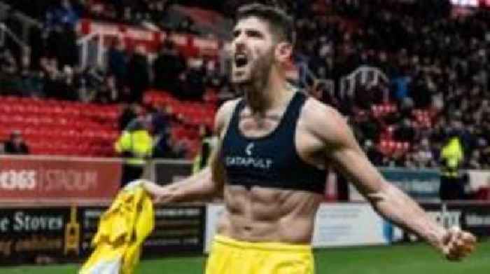 Fleetwood re-sign striker Evans from Preston