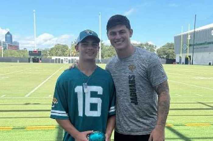 Louis Rees-Zammit shows true colours as teen makes special visit to meet his hero