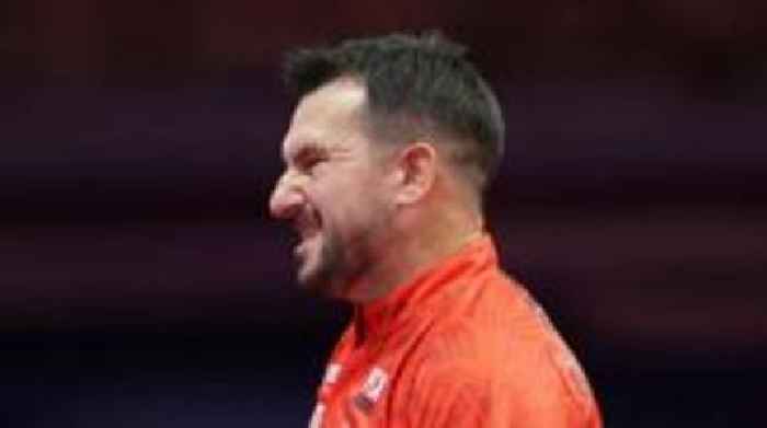 Clayton loses 38-leg epic semi-final to Wade