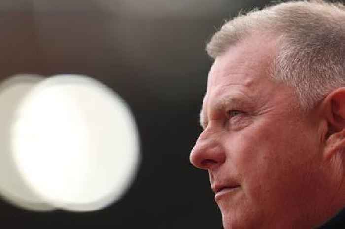 Steven Nzonzi to Stoke City transfer latest as Mark Robins shares 'really interesting' update