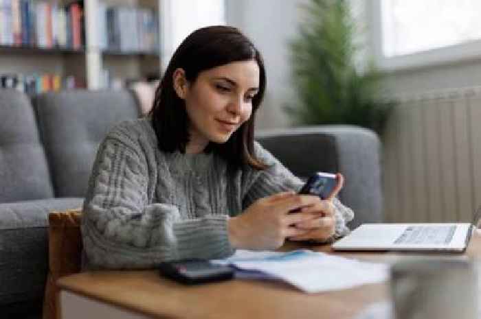 Universal Credit claimants with mobile phones urged to act now for 'hundreds' off bill