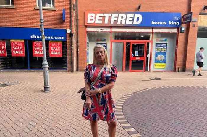 Woman in Union Jack dress refused service at Wetherspoon