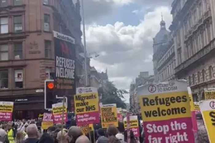Hundreds gather in Glasgow city centre protest to UKIP ‘mass deportations’ march